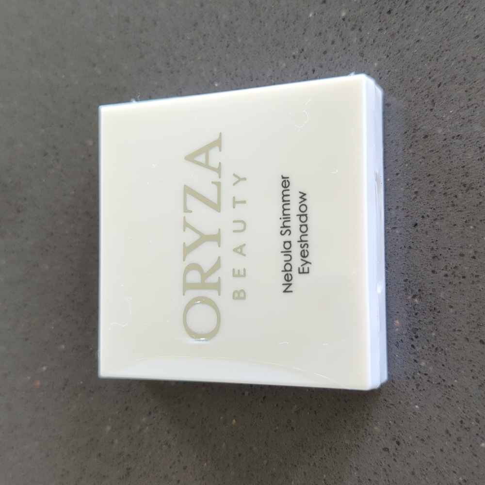 Oryza beauty nebula shimmer eyeshadow palette